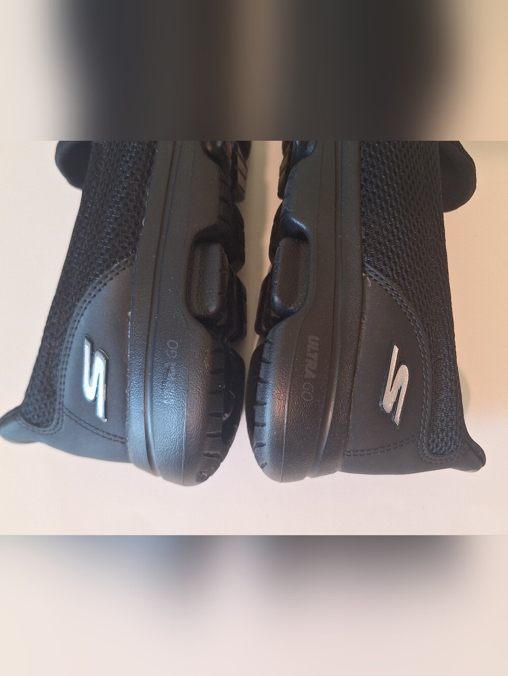 Skechers Go Walk 5 Air Cooled Goga Mat Walking Shoes Black Size 10 Like New - Picture 10 of 12